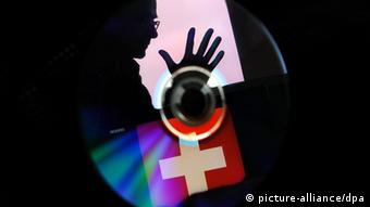 «Στη Γερμανία ο συνδυασμός της αγοράς CD με στοιχεία φοροφυγάδων από την Ελβετία με την δυνατότητα αυτοκαταγγελίας οδήγησε στο τέλος των ελβετικών μαύρων λογαριασμών»