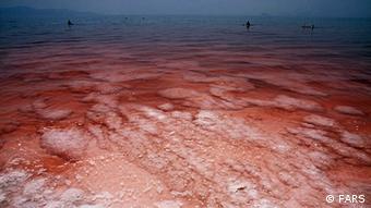 افزایش حجم نمک یکی از مشکلات لاینحل دریاچه ارومیه