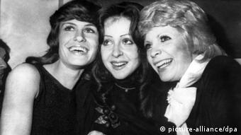 Στην Eurovision του 1972 στο Εδιμβούργο μαζί με τις τραγουδίστριες Σεβερίν (Μονακό) και την Μέρι Ρος (Γερμανία)