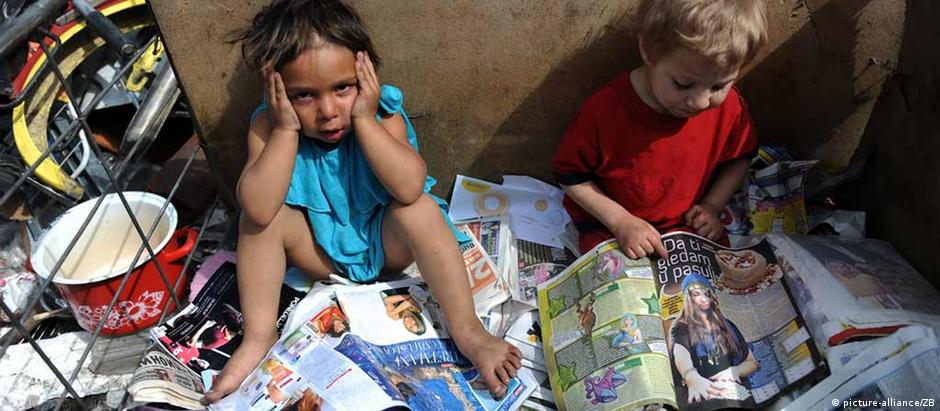 Crianças roma em Belgrado, na Sérvia
