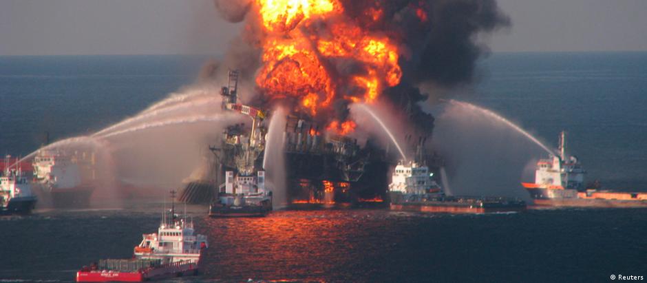 Explosão da plataforma Deepwater Horizon, no Golfo do México, deixou 11 mortos