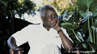 Hayati Mwalimu Julius Nyerere ambaye aliiongoza CCM na Tanzania hadi mwaka 1985.