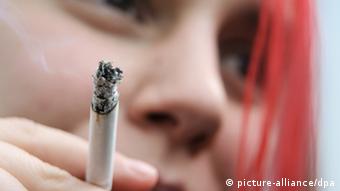 Ο αριθμός των νέων καπνιστών ηλικίας 12-17 ετών μειώθηκε τα τελευταία χρόνια κατά 18%. 