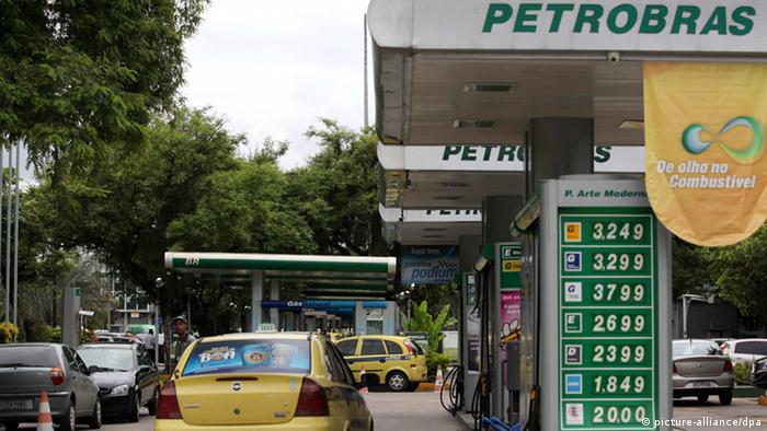 Resultado de imagem para Petrobras deve baixar preço da gasolina até o fim do ano