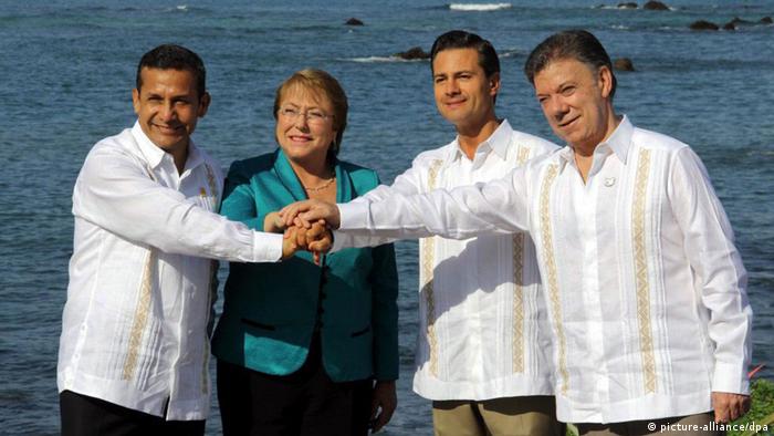 Los presidentes en ejercicio de Perú, Chile, México y Colombia: Humala, Michelet, Peña Nieto y Santos.