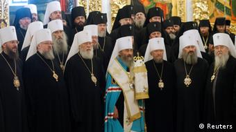Глава УПЦ МП митрополит Онуфрий (на фото в центре) после избрания и высшие церковные иерархи, август 2014 года