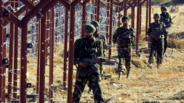 Grenze zwischen Indien und Kaschmir Soldaten