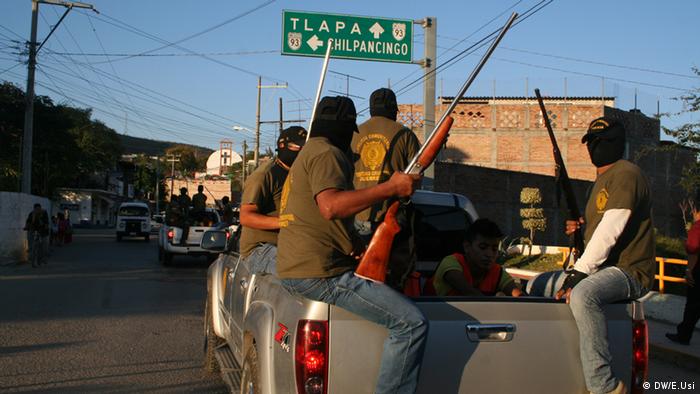 Policías comunitarias de Tixtla, Guerrero. 