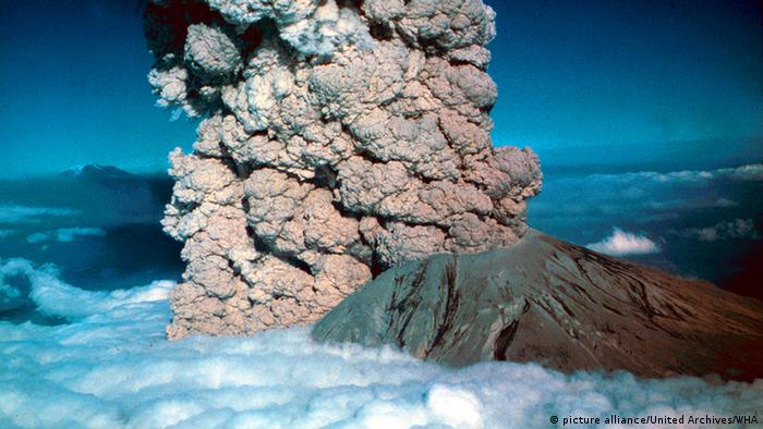 Eruption volcano Mt. St. Helens