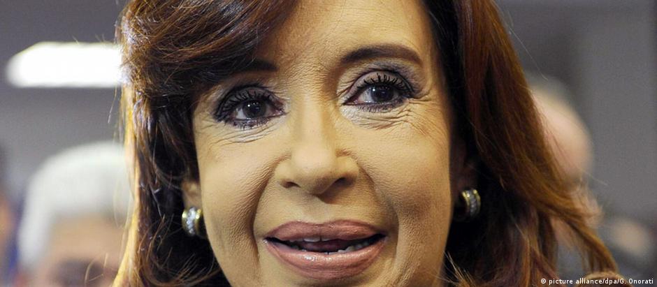 Juiz ordenou embargo de bens de ex-presidente argentina Cristina Kirchner