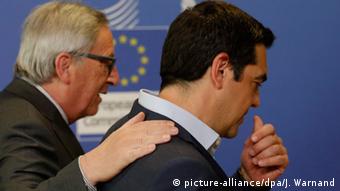 Symbolbild EU Griechenland Tsipras mit Juncker Verhandlungen