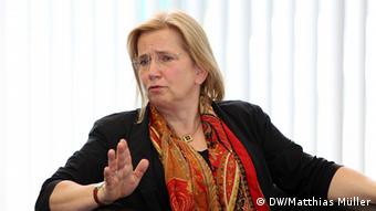 Adelheid-Feilcke, moderatore e organizatore e takimit të Bonnit, e shoqëroi grupin e shqiptarëve nga Tirana, Brindisi deri në Gjermani

