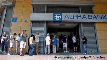 До банкоматів у Греції вишиковувалися довгі черги