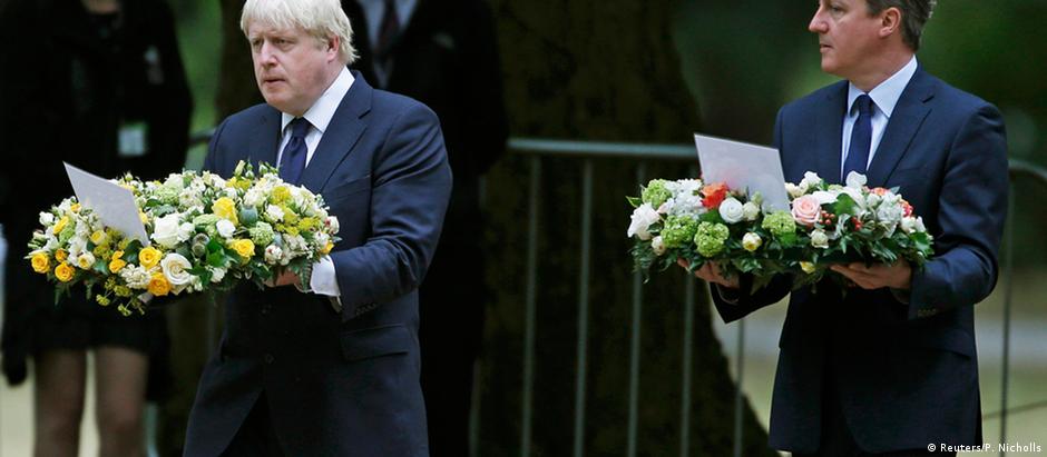 Prefeito de Londres, Boris Johnson, (esq.) e David Cameron em cerimônia no Hyde Park