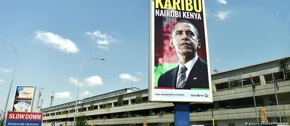 Bem-vindo a Nairóbi, afirma o cartaz em frente ao aeroporto da capital do Quênia