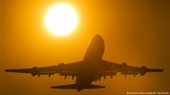 Flughafen Frankfurt Flugzeug Sonnenuntergang