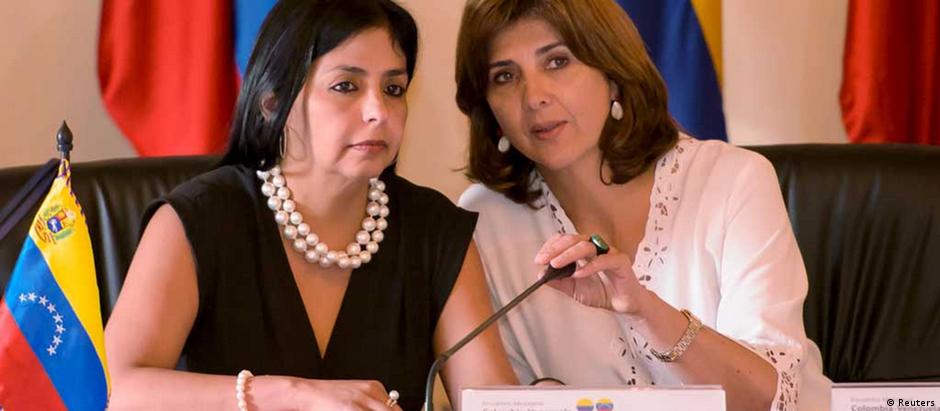 Ministras do Exterior da Venezuela, Delcy Rodríguez, e da Colômbia, Maria Angela Holguin: "reunião franca e realista"