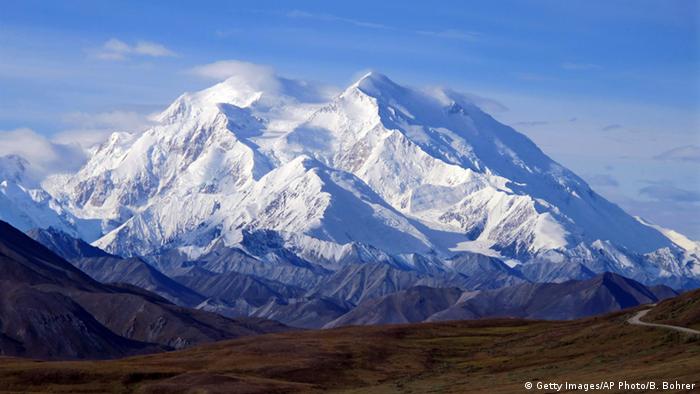 دنالی مرتفع‌ترین قله‌کوه آمریکای شمالی است