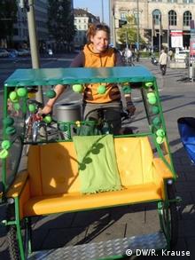 Rickshaw with driver at Oktoberfest (Photo: DW/Ruth Krause)