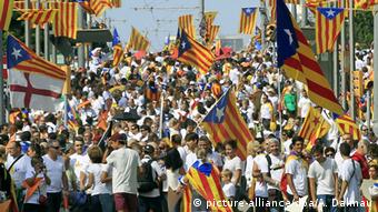 Εν όψει των ισπανικών βουλευτικών εκλογών τον Δεκέμβριο, οι σημερινές εκλογές στην Καταλονία αποκτούν ιδιαίτερη σημασία