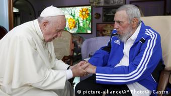 پاپ فرانسیس پیش از آمریکا به کوبا سفر کرد؛ دیدار پاپ با فیدل کاسترو