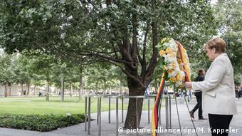 Η Μέρκελ επισκέφθηκε και το Ground Zero Memorial