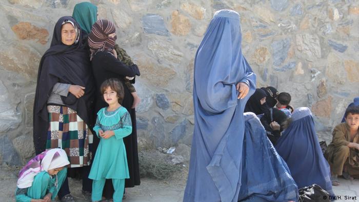 Afghan women and children refugees in Kabul. (Photo: Hussain Sirat, DW)