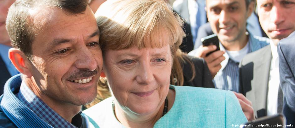 Merkel durante visita a um abrigo de refugiados em Berlim