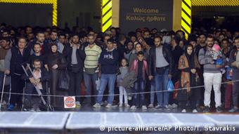 Κατά μήκος της λεγόμενης «διαδρομής των Βαλκανίων» θα δημιουργηθούν 100.000 θέσεις υποδοχής προσφύγων, οι 50.000 εξ΄ αυτών στην Ελλάδα