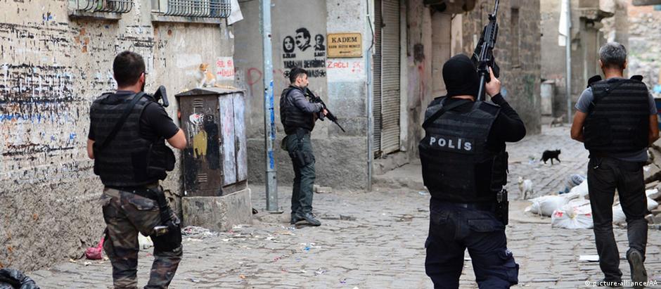 Operação antiterrorismo em Diyarbakir, sudeste da Turquia