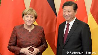 Η Γερμανίδα καγκελάριος στο πλευρό του Κινέζου προέδρου - Η Γερμανία φιλοδοξεί να διατηρήσει τους ισχυρούς οικονομικούς της δεσμούς με την Κίνα