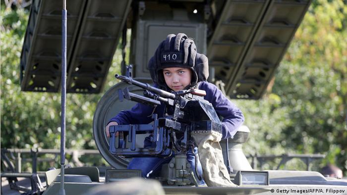 Танкові навчання бойовиків неподалік міста Торез 24 вересня 2015 року