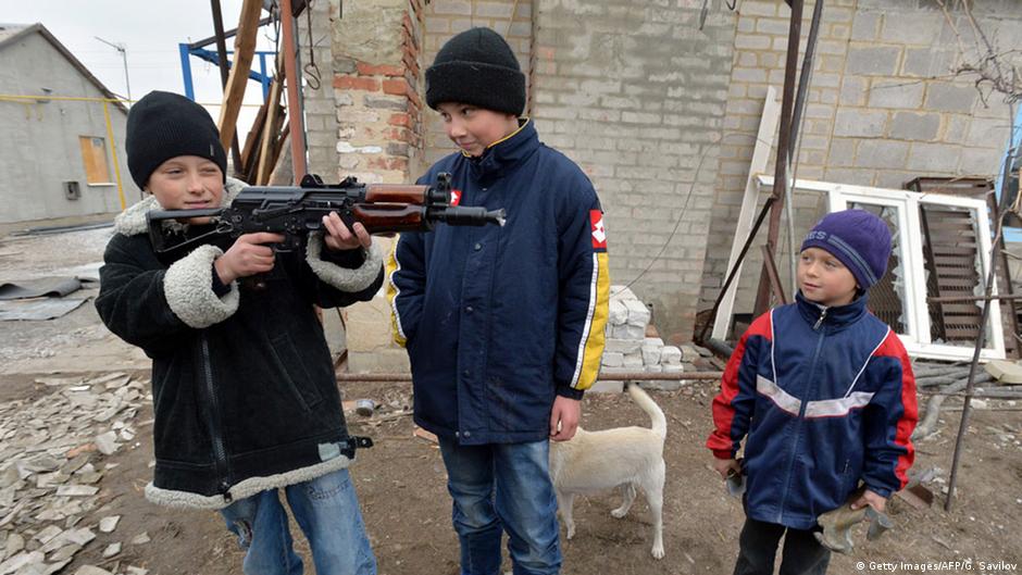 В ЮНІСЕФ занепокоєні трендом мілітаризації дітей в Україні