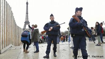 Η κατάσταση εκτάκτου ανάγκης παραμένει σε ισχύ στη Γαλλία 