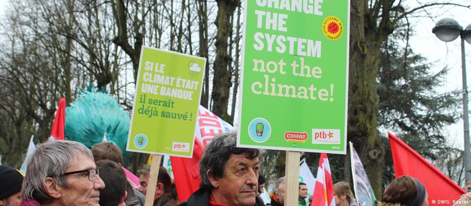 "Mude o sistema, não o clima": passeata na Bélgica contra as mudanças climáticas