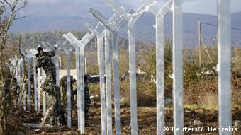 O φράχτης της ΠΓΔΜ στα σύνορα με την Ελλάδα. Είναι η τρίτη χώρα που υψώνει φράχτη μετά την Ουγγαρία και τη Σλοβενία