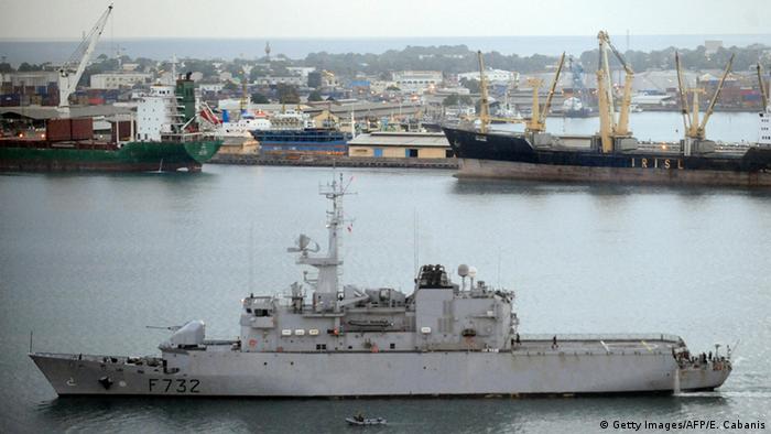 Dschibuti französisches Kriegsschiff im Hafen