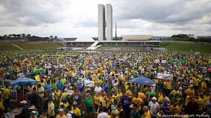 Brasil: Cai o apoio à democracia