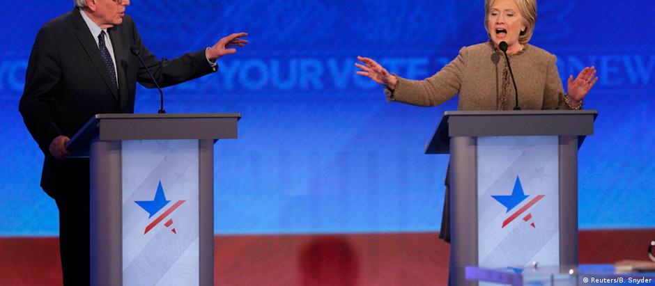 Bernie Sander e Hillary Clinton no debate dos pré-candidatos democratas