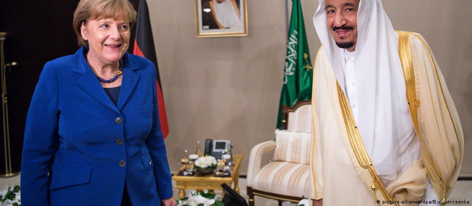 Chanceler federal alemã, Angela Merkel, e o rei da Arábia Saudita, Salman bin Abdulaziz Al-Saud