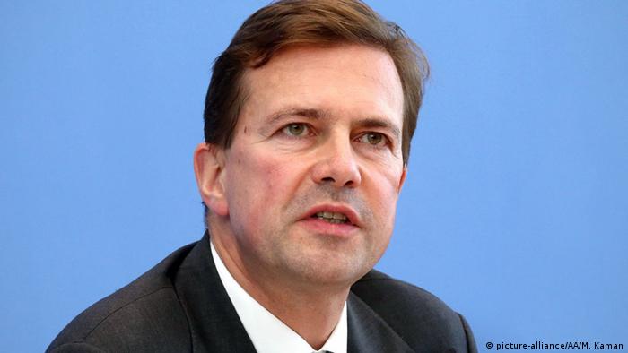 Alman hükümeti sözcüsü Steffen Seibert 