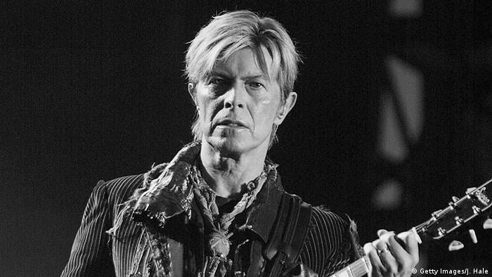 David Bowie dies from cancer, aged 69 | News | DW.COM | 11 ...