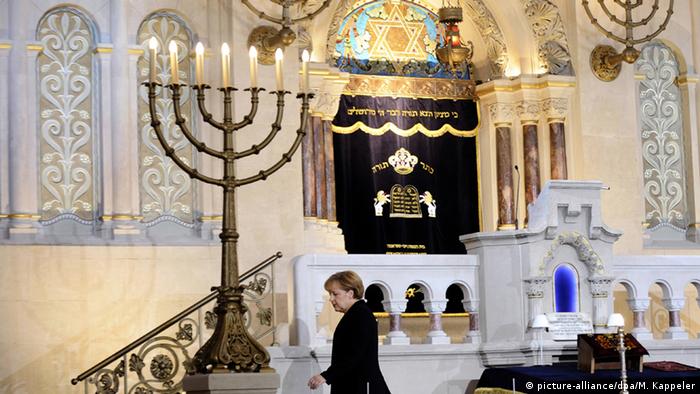 Ангела Меркель в синагоге в Берлине