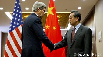 China US Außenminister John Kerry mit Wang Yi