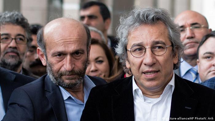Türkei Justiz Journalisten von Cumhuriyet Erdem Gül und Can Dündar