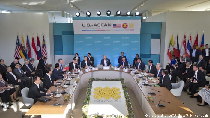 Präsident Barack Obama spricht im Plenum Treffen der ASEAN