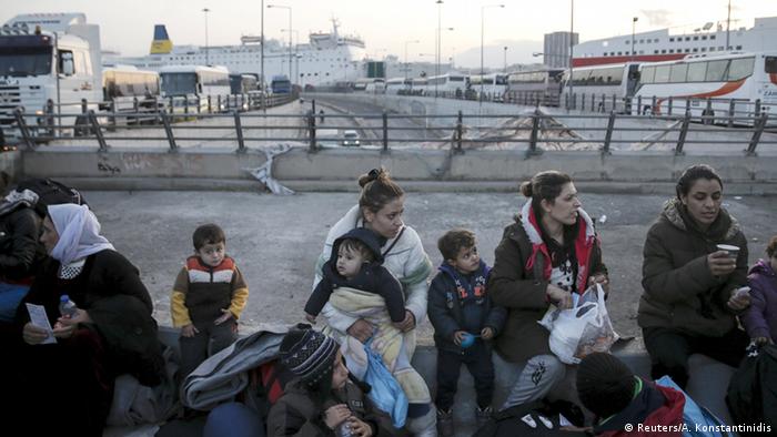 Očajne izbjeglice u grčkoj luci Pirej