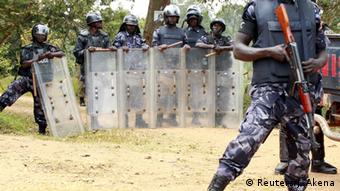 Riot police
© Reuters/J. Akena