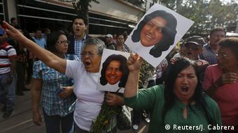 Cientos de mujeres protestaron tras el asesinato de Berta Cáceres.