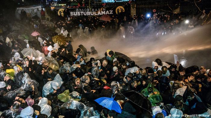 Türkei Protest & Ausschreitungen Zeitung Zaman - unter staatliche Aufsicht gestellt